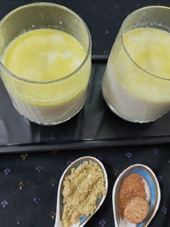मसाला दूध(masala dudha recipe in hindi) रेसिपी मुख्य फोटो