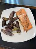Salmón a la mantequilla con papas chilotas rústicas