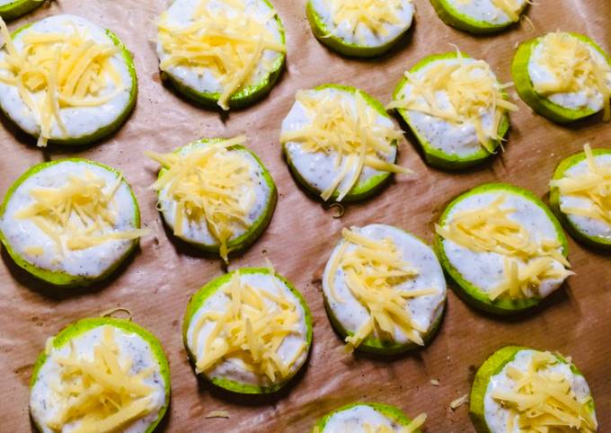 Кабачки, запечённые в духовке с сыром