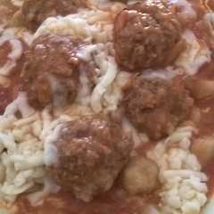 A picture of Ñoquis de harina con albóndigas!!.