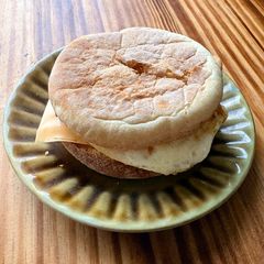 A picture of Quick & Easy Egg Muffin Breakfast Sandwich 🥪.