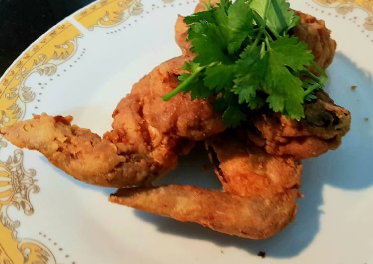Bagaimana Menyiapkan Buttermilk Cajun Chicken Wings with Aioli Cilantro Mayo yang Lezat