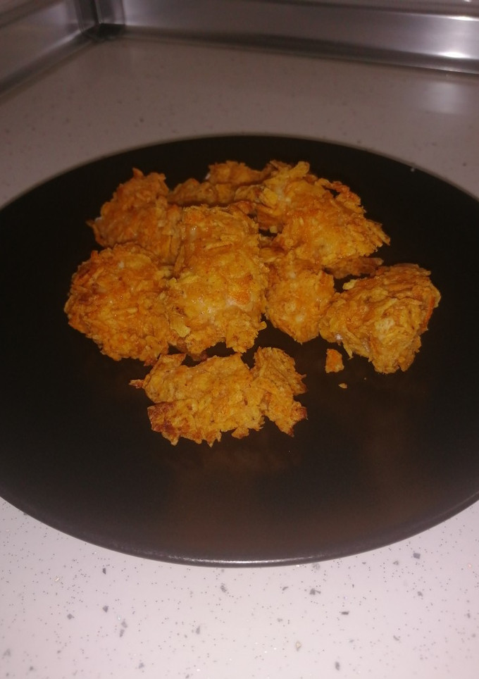 Una foto de Pollo marinado rebozados con doritos (al horno)