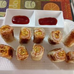 A picture of Sev bhujia bread rolls.