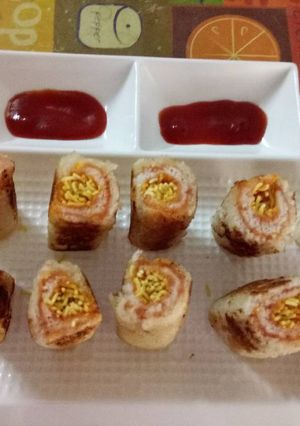 A picture of Sev bhujia bread rolls.