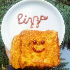 A picture of Besan bread pizza.