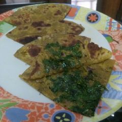 A picture of Green Coriander Parantha.