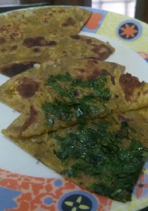 A picture of Green Coriander Parantha.