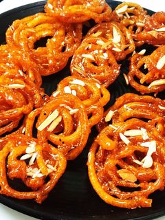 जलेबी (jalebi recipe in Hindi) रेसिपी मुख्य फोटो