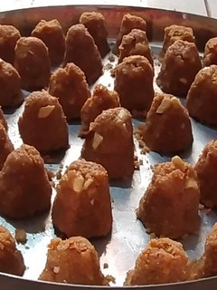 અડદિયા(Adadiya Recipe in Gujarati) રેસીપી મુખ્ય ફોટો