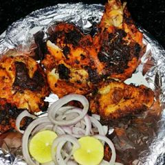 A picture of Chicken Tandoori w Tandoor.