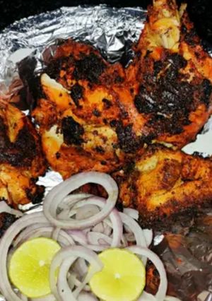 A picture of Chicken Tandoori w Tandoor.