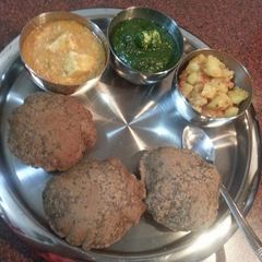 A picture of Vrat platter.
