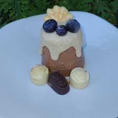 Una foto de Mousse de chocolate con glaseado espejo ✨👌🏻