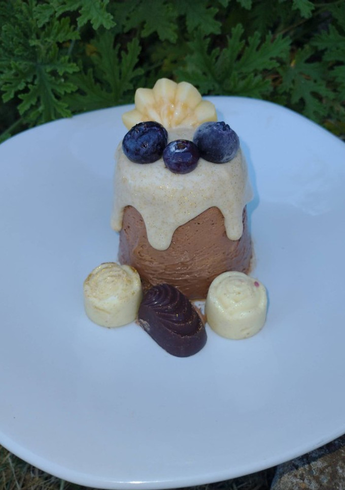 Una foto de Mousse de chocolate con glaseado espejo ✨👌🏻
