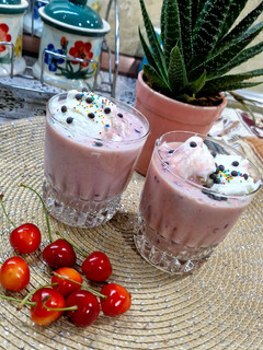عکسی از دستور میلک شیک موز طالبی گیلاس 🍌🍈⚘️