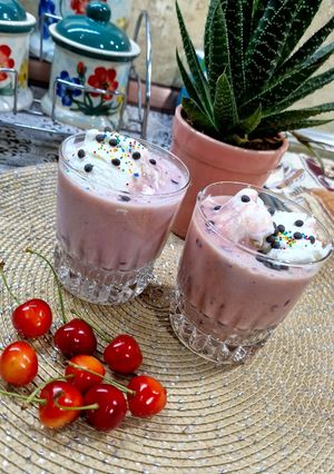 عکسی از دستور میلک شیک موز طالبی گیلاس 🍌🍈⚘️