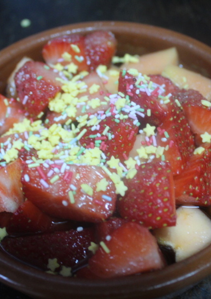Una foto de Papaya con fresas y moscatel