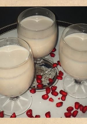 A picture of Apple pomegranate milkshake.