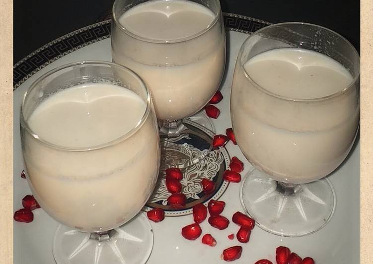 How to Prepare Apple pomegranate milkshake