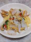 Spaghetti kerang batik with Enoki n basil