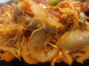 Una foto de pollo con champiñones y chipotle