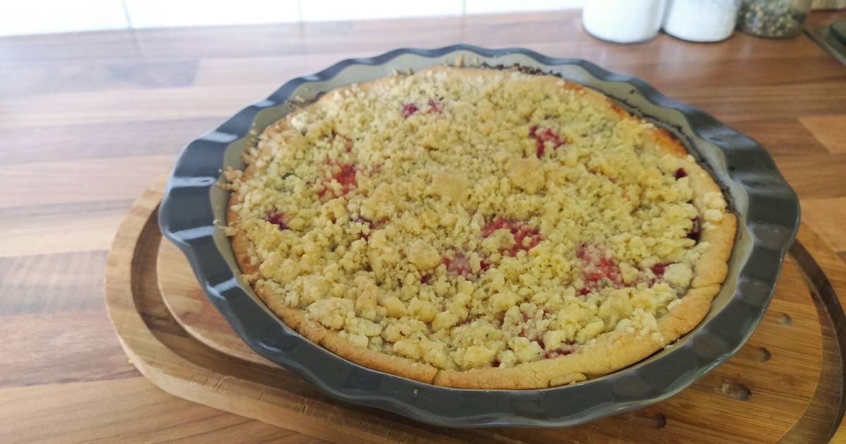 Erdbeer-Rhabarber-Tarte mit Minz-Crumble Rezept von Nadine Gosselke ...