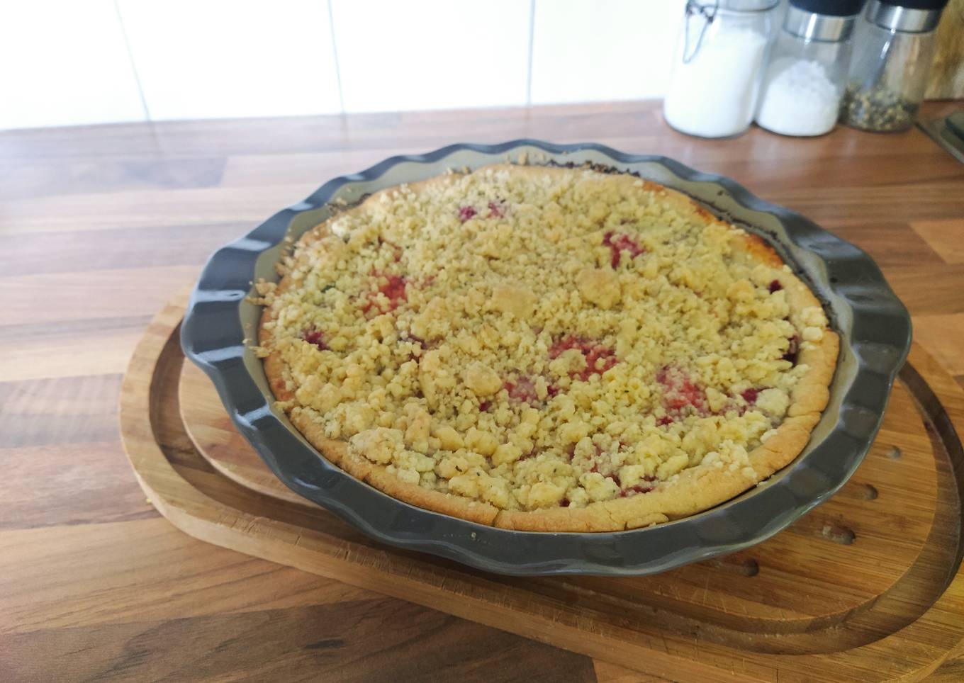 Erdbeer-Rhabarber-Tarte and Minz-Crumble