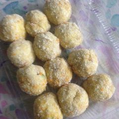 A picture of Crispy melted  bread cheese balls.