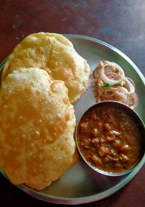 छोले भटूरे (chole bhature recipe in Hindi) रेसिपी मुख्य फोटो
