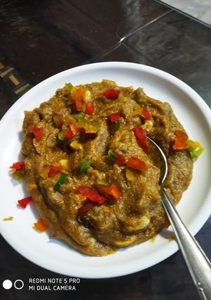 A picture of Besan jaggery halwa.