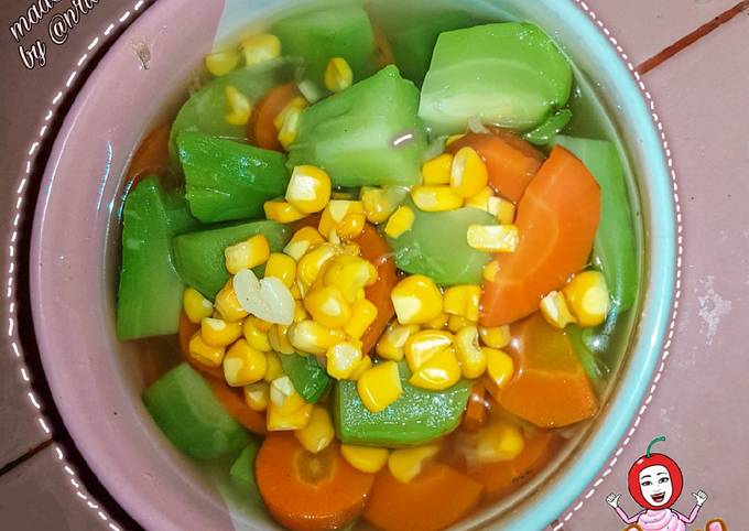 Langkah Mudah untuk Membuat Sayur Labu Bening Wortel Jagung yang Lezat Sekali