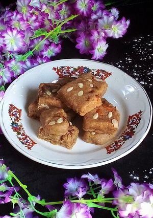 মিষ্টি ছাড়া বরফি(pauruti oats barfi recipe in bengali) রেসিপির প্রধান ছবি