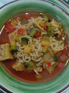Una foto de Ramen con tempeh (🌱)
