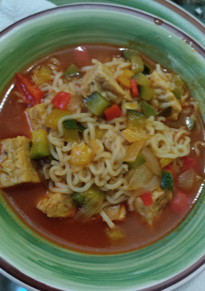 Una foto de Ramen con tempeh (🌱)