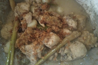 Anti Ribet, Buat Opor Ayam Bumbu Jangkep Yang Rasanya Juara Banget