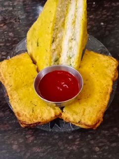 बेसन ब्रेड पकौड़ा (besan bread pakoda recipe in Hindi) रेसिपी मुख्य फोटो