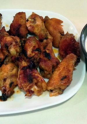 Foto principal de Alitas de pollo picantes con salsa de queso