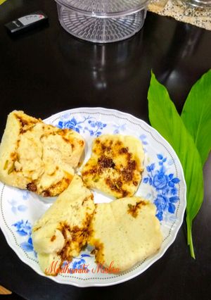 A picture of Instant Haladipatra Pitha (pitha with turmeric leaf).