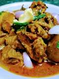 আলু দিয়ে দেশি মুরগির ঝোল (aloo diye deshi murgir jhol recipe in Bengali)