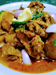 আলু দিয়ে দেশি মুরগির ঝোল (aloo diye deshi murgir jhol recipe in Bengali) রেসিপির প্রধান ছবি