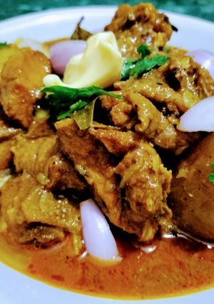 আলু দিয়ে দেশি মুরগির ঝোল (aloo diye deshi murgir jhol recipe in Bengali) রেসিপির প্রধান ছবি