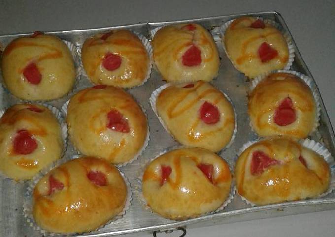 Resep Roti isi sosis (pertama kali lumayan lah😊) yang Lezat Sekali