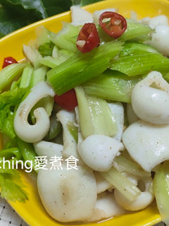 10分鐘上菜-西芹熱炒大王魷魚 的食譜成品照片