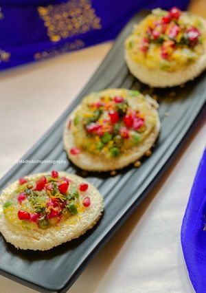 A picture of Cheesy Samose Bite Chaat.