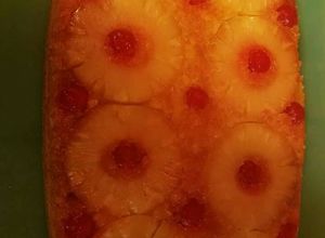 Una foto de Pastel volteado de piña fácil