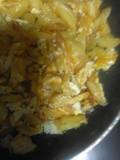 Una foto de Huevos rotos
