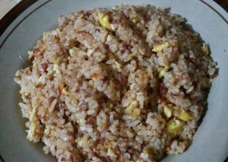 Resep: SempurnaNasi goreng kornet pedas