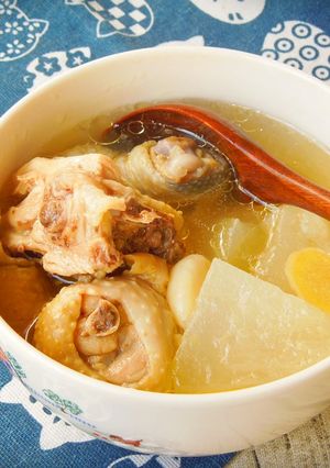 A picture of Winter Melon Chicken Soup.