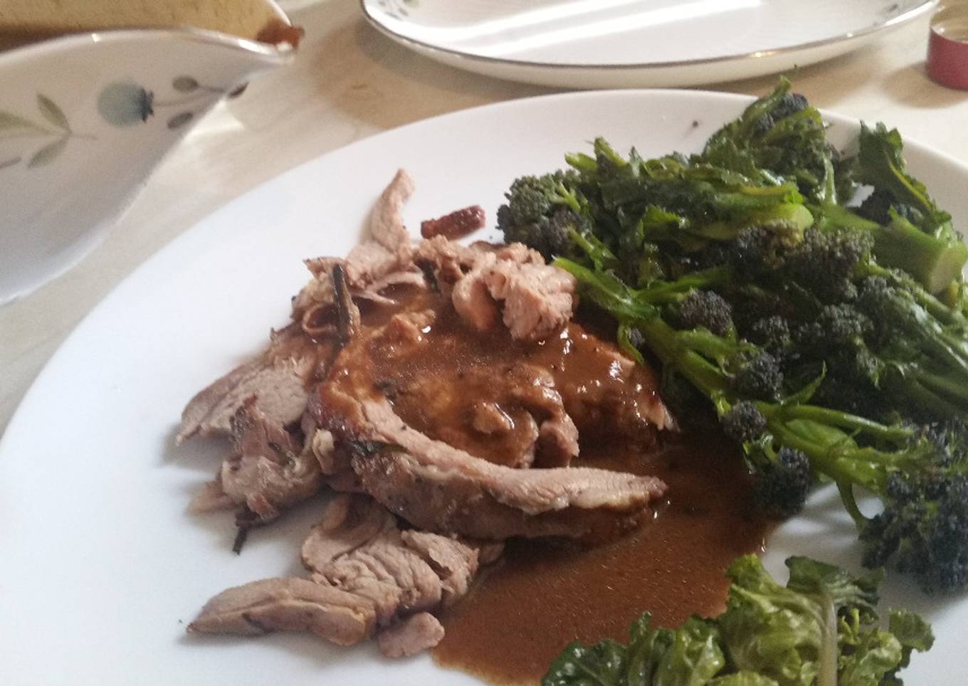 Roast lamb with special gravy